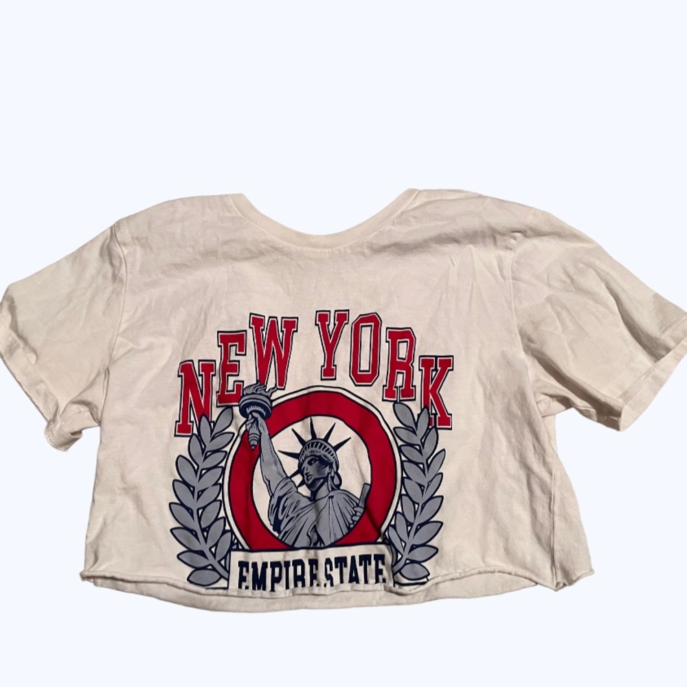 Levi’s Crop Top 🏙